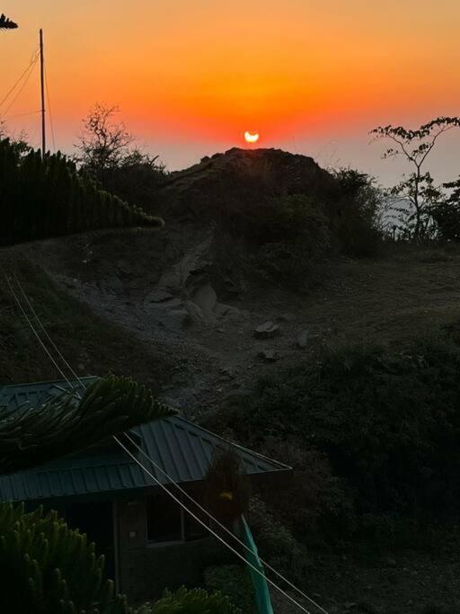Kasauli Cascade A Cheerfull 4 Bedroom Challet Εξωτερικό φωτογραφία